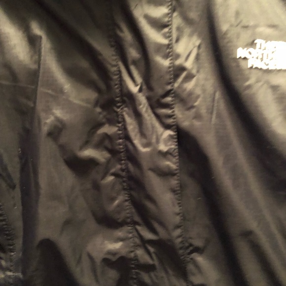 Barely worn north face rain jacket - Picture 5 of 6